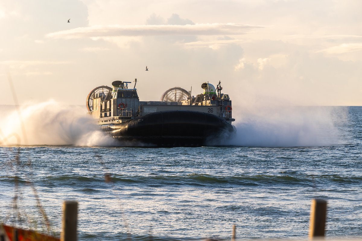 MARFORSOUTH's tweet image. During UNITAS 2025 at Onslow Beach, @camp_lejeune, Sept. 25, Marines with @4th_MarDiv execute a combined amphibious landing with multinational partners.