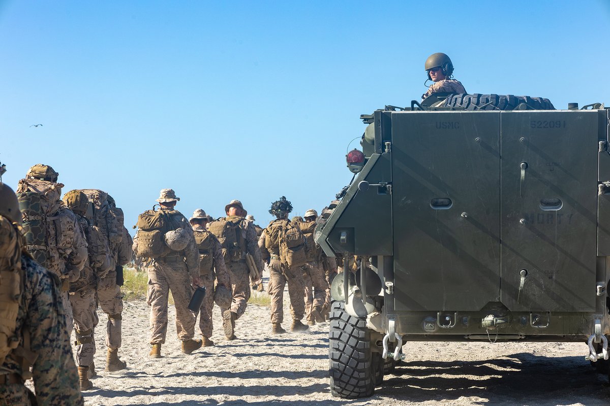 MARFORSOUTH's tweet image. During UNITAS 2025 at Onslow Beach, @camp_lejeune, Sept. 25, Marines with @4th_MarDiv execute a combined amphibious landing with multinational partners.