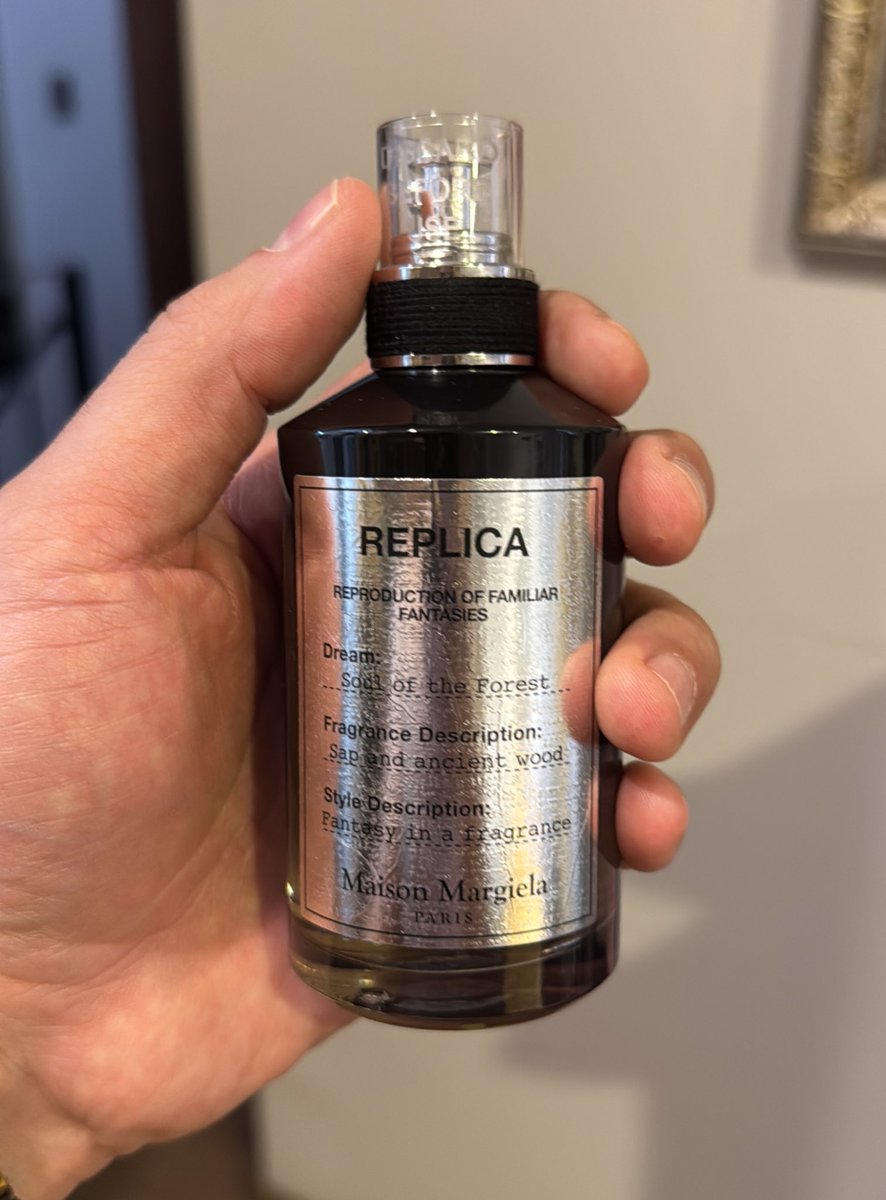 Este perfume huele a ramo de hierbas de la zona de brujería del mercado de Sonora y le encanta