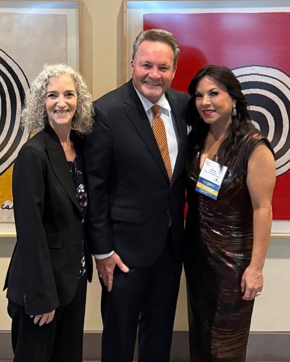 shareselfhelp's tweet image. SHARE! CEO Brian D. Ulf was honored to attend the @AFPGLAC 41st Annual National Philanthropy Day Celebration on #NationalPhilanthropyDay — a day dedicated to people who turn generosity into action and action into meaningful impact.

#AFPGLAC #SHAREselfhelp #nonprofit #afpglobal