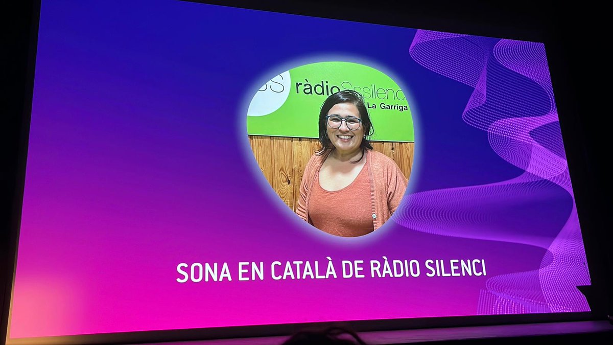 🗣️ Vam viure una gran gala que posa de relleu la importància de la música a casa nostra. Una feinada que segueix endavant a <a href="/rsilenci/">Ràdio Silenci</a> amb el 'Sona en Català' amb la <a href="/Laia_es/">Laia Estebaranz</a>. Un programa per on ha passat un gran nombre de col·laboradors com en <a href="/davidsaezd/">David Sáez Damas</a>! #PremisARC #ARCatalunya