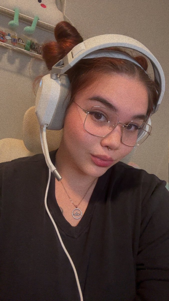CloudChaser099's tweet photo. I miss yall 🥰💕 https://t.co/4kQKeSYfZ5