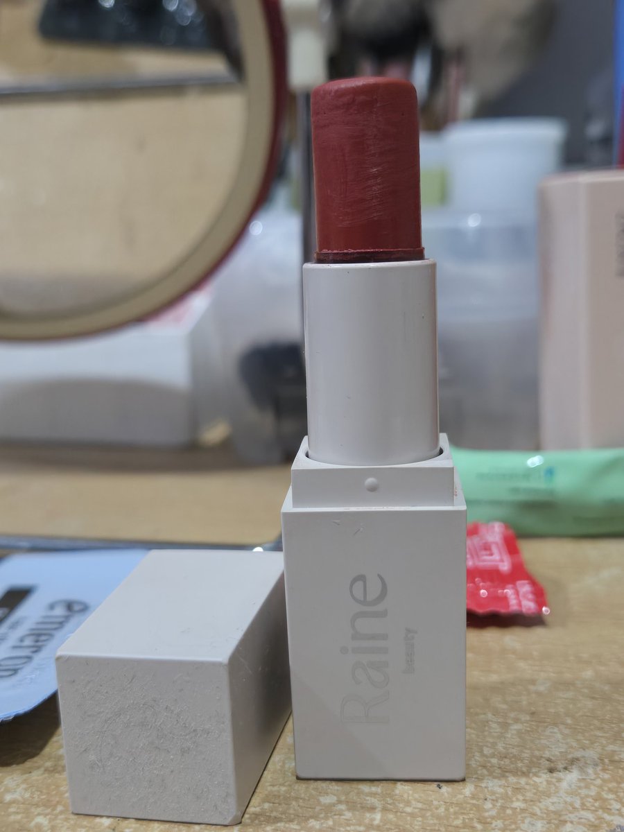 younric's tweet photo. wts preloved raine lip velvet 
shade gentle light
30k 
dm https://t.co/lcAs4F4B5C