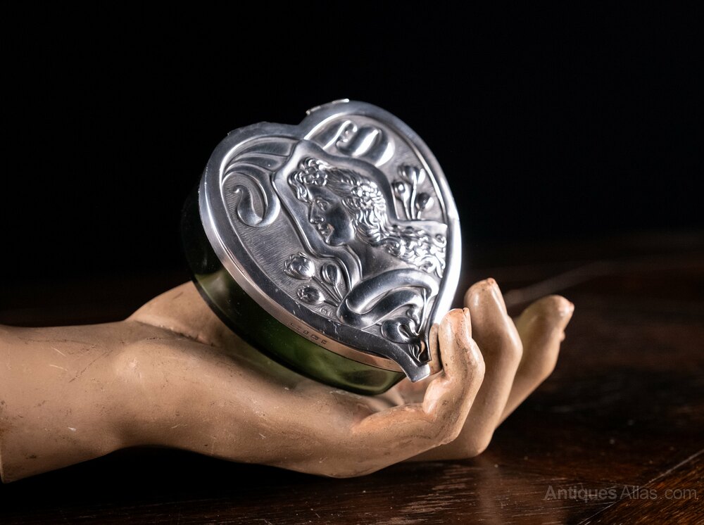 antiques_atlas's tweet photo. For SALE on Antiques Atlas we have this
Large #silver Green Glass Heart Box, Levi & Salaman https://t.co/h8lfK3tYXN ππ#antiques Harrington Antiques @harantiques #leviandsalaman #silverdealer #silvercollector #silvercollecting https://t.co/lLLb3FRLlg
