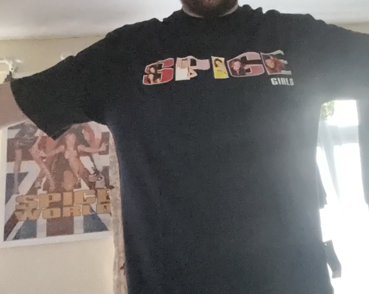 Spickles69's tweet image. Yaaaaay
Spicey Christmas!!!!
Thank you @Chris_Stroud for the ends up on the hoodie!

#spicegirls #forever25 @SpiceGirlfanUK #SpiceClub #spiceworld 

SO AWESOME 🤩