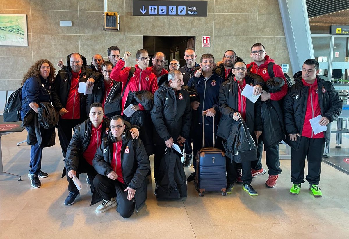 CyDLeonesa's tweet photo. ✈️ Nuestro equipo de #LALIGAGENUINEMoeve ya se desplaza a Tarragona para participar este fin de semana en el inicio de la competición 

¡Mucha suerte! 💪🏽⚽️

#AúpaCultu https://t.co/u3qNs2c61I