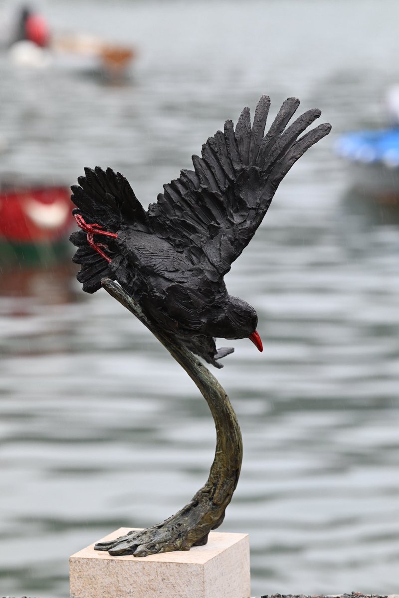 Chough 2024

hamishmackie.com/sculptures/cho…

#chough #passerinebirds #birds #birdart #birdsculpture #cornishchough #sculpture #artwork #statue #wildlifesculpture #animalsculpture #contemporaryart #artcollectors #artcommission #commissionart #statuecollectors #artbuyers #buyart