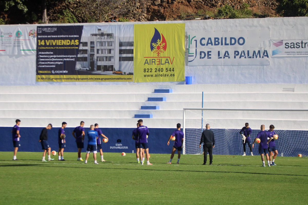 SDTenisca's tweet image. #PrimerEquipo | 𝗘𝗟 𝗧𝗘𝗡𝗜𝗦𝗖𝗔 𝗖𝗢𝗡𝗧𝗜𝗡𝗨𝗔 𝗖𝗢𝗡 𝗦𝗨𝗦 𝗦𝗘𝗦𝗜𝗢𝗡𝗘𝗦 𝗗𝗘 𝗖𝗔𝗥𝗔 𝗔𝗟 𝗗𝗢𝗠𝗜𝗡𝗚𝗢

➡️De cara al próximo encuentro en Los Cristianos frente al C. D. Marino

facebook.com/SDTenisca/post…