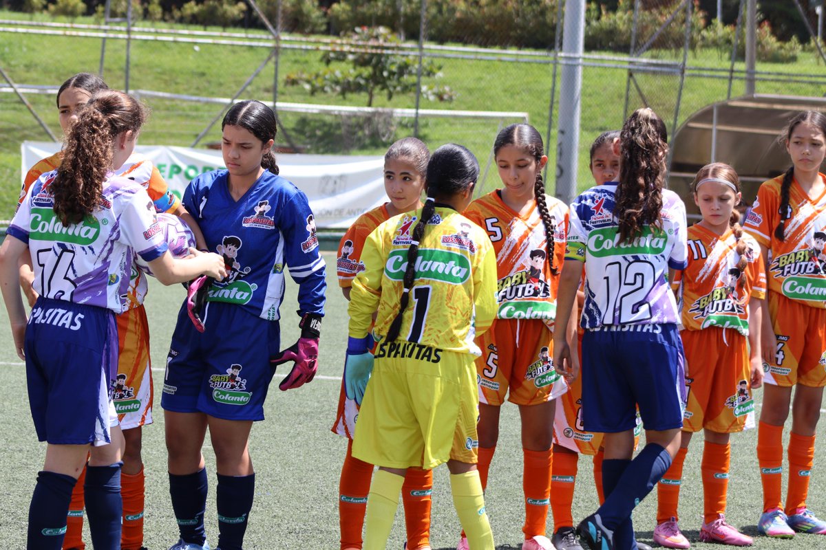CDLosPaisitas's tweet image. Dos equipos femeninos del Valle de Aburrá al #FestivalDeFestivales ⚡

Conoce toda la información aquí:
👉festivaldefestivales.com/dos-equipos-fe…