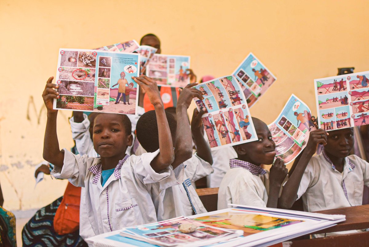 UNMAS's tweet image. 👧🏽👦🏾In Borno State, children still face daily risks from explosive ordnance as they play, walk to school, or help their families on the farm.

Since early 2025, 38 child casualties have been recorded — a tragic reminder of why #EORE must continue. 💔
#UNMAS #MineAction