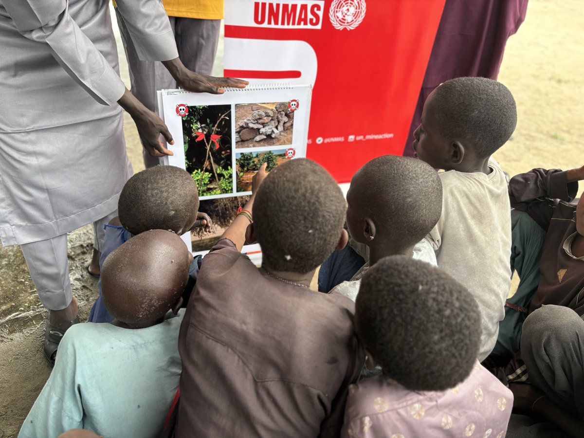 UNMAS's tweet image. 👧🏽👦🏾In Borno State, children still face daily risks from explosive ordnance as they play, walk to school, or help their families on the farm.

Since early 2025, 38 child casualties have been recorded — a tragic reminder of why #EORE must continue. 💔
#UNMAS #MineAction