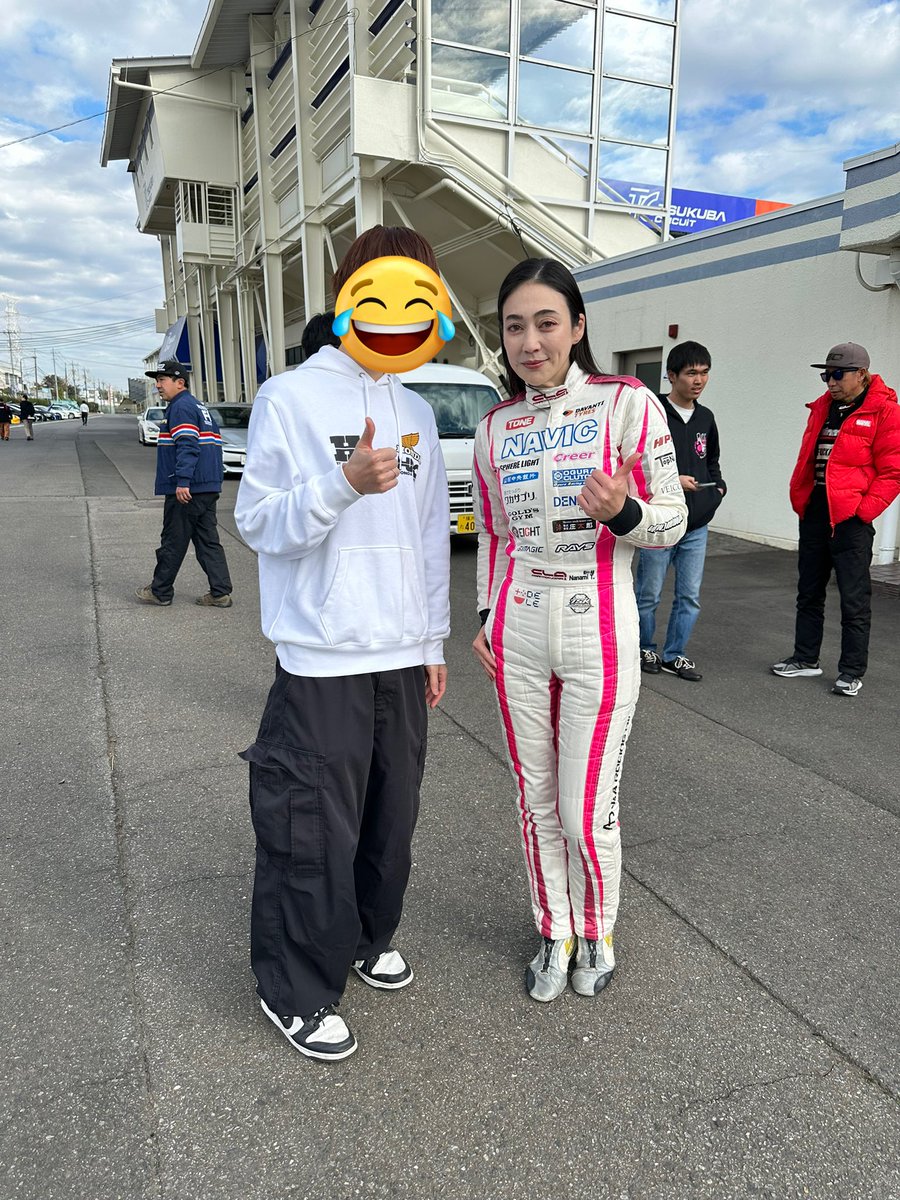 ayukenwww's tweet image. ホンダツインカムさん@HONDATWINCAM の走行会にどっかの国のtypeRで参加してきました✌️
慣れないコース初めての車両って事で散々なタイムでしたが楽しく終われたので良き笑
山田さんと塚本さんツーショ撮って頂きありがとうございました🥹
 #ホンダツインカム  #tc2000  #ftype