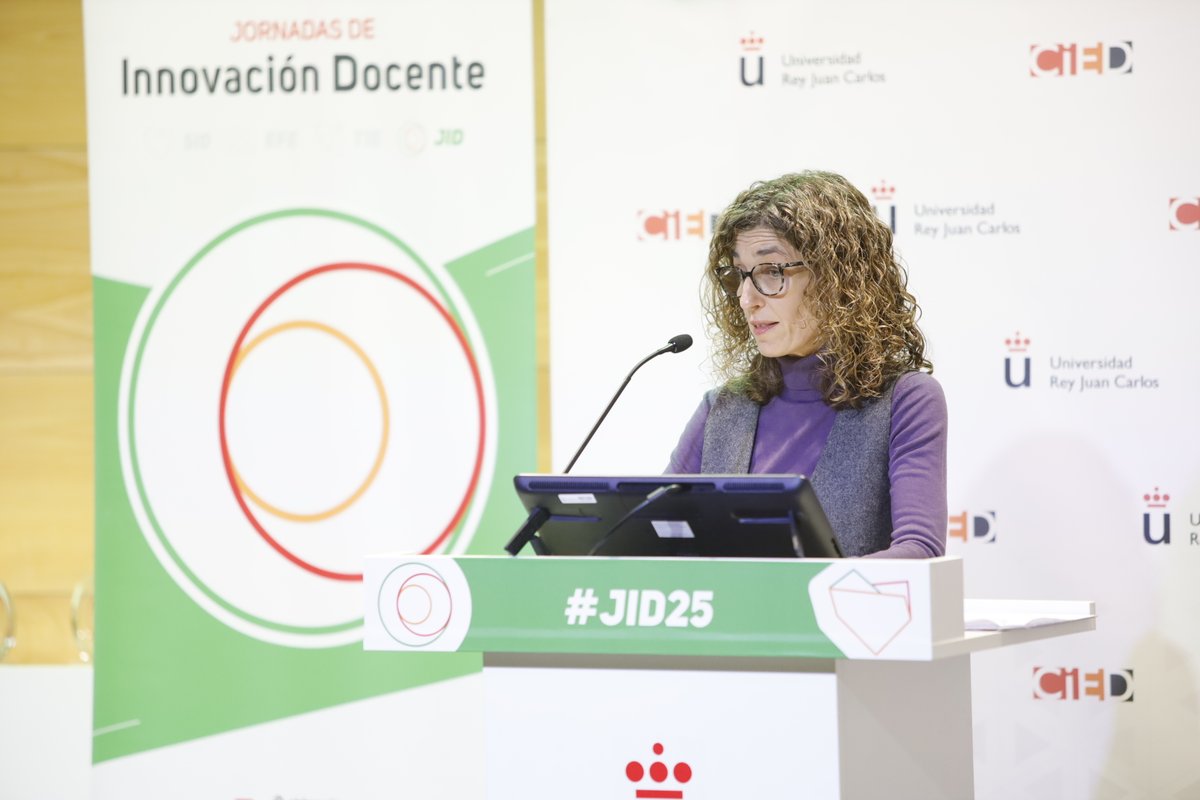 URJConline's tweet photo. Belén Vela, Vicerrectora de Coordinación y Transformación Digital, ha destacado que los docentes de la @urjc están abanderando un movimiento transformador de la docencia universitaria, que se refleja en los Premios #PI25 y en todas las experiencias de la #SID25.
 #PI25 https://t.co/iA73qifra3