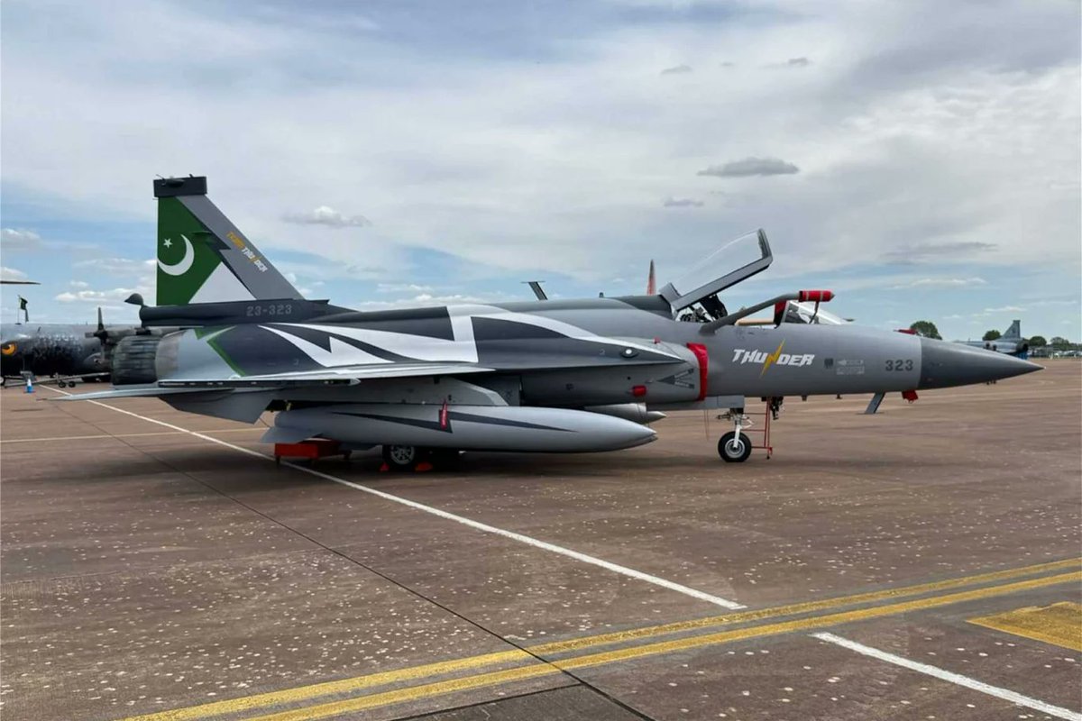 ablensX's tweet photo. Jf-17 Thunder ⚡ The Hunter🏹
#PAF Pride. 
#Pakistan #Confidence #Dubai https://t.co/m2knPOe7Xa