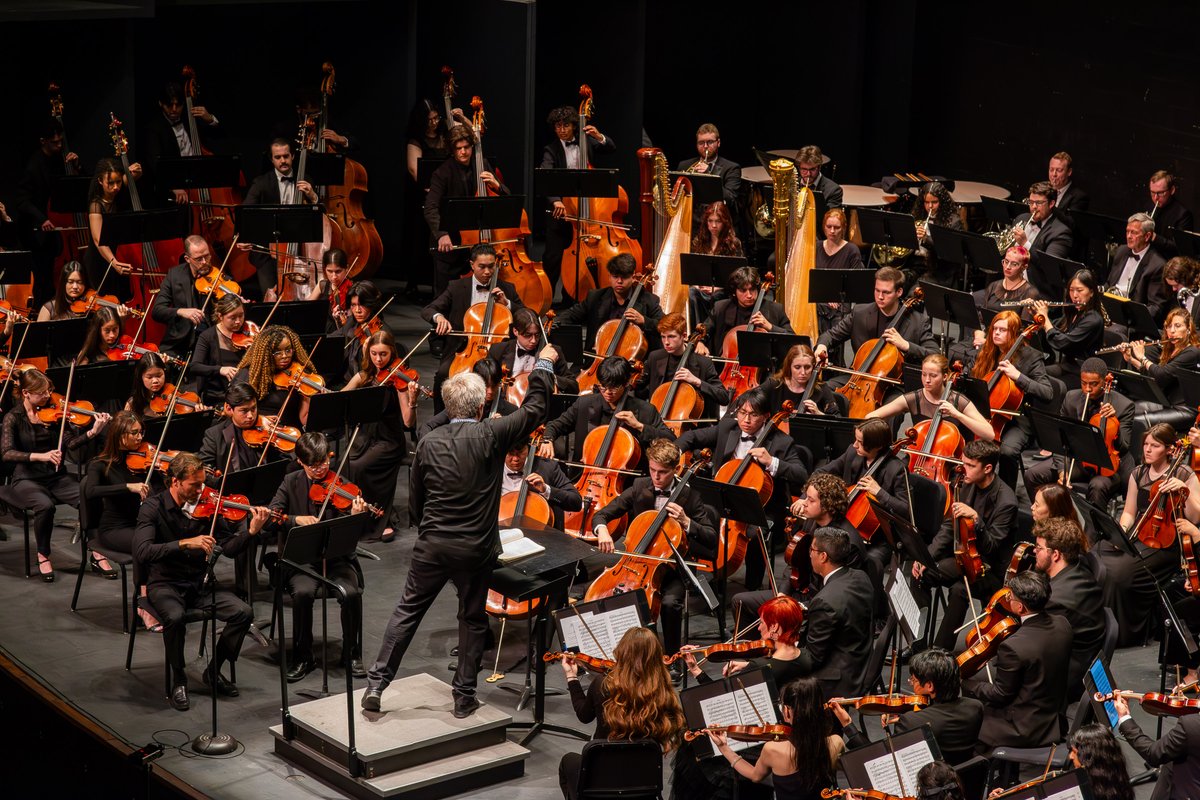 TarasKrysa's tweet photo. Mahler’s Symphony No. 4 — A Perfect Thanksgiving Week Concert! - https://t.co/kggrj6v7Cu https://t.co/uFLmowtPEV