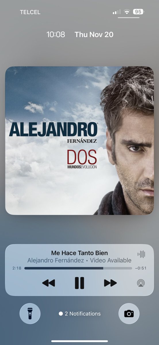 Cynnderella's tweet photo. Las ganotas de estar enamorada para sentir algo con este tipo de canciones. https://t.co/8MbFj3NesK
