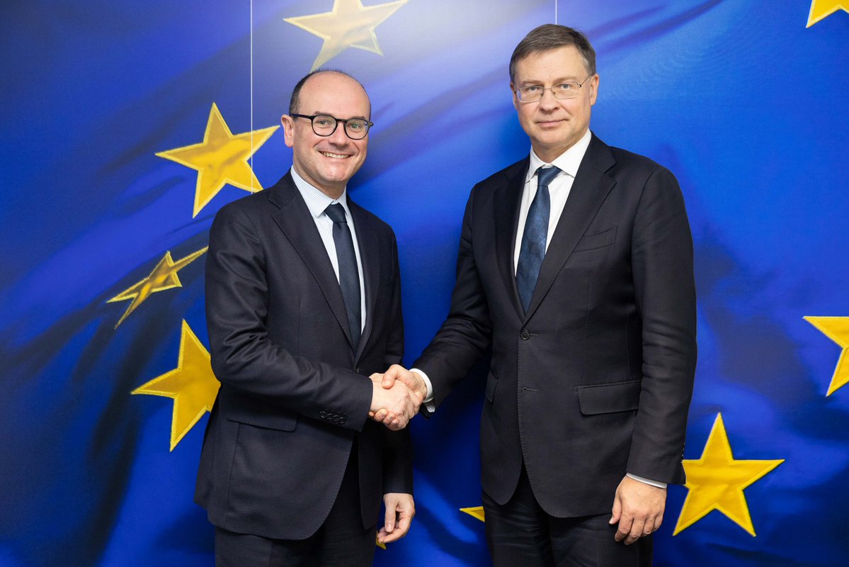 VDombrovskis's tweet image. Réunion productive avec le ministre délégué 🇫🇷 chargé de l’industrie Sébastien Martin pour discuter de notre agenda #simplification, essentielle pour booster notre #compétitivité.

Nous sommes aussi d’accord sur l’importance de renforcer notre base industrielle. 📈