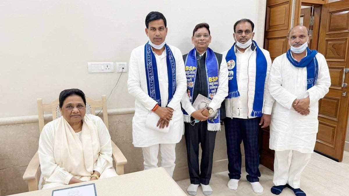 अपनी रंगदारी, गुंडागर्दी और अश्लीलता के चलते बिहार हारने वाले सपा, कांग्रेस, RJD और जातिवादी झुंड चुनाव परिणाम के बाद से वे कुछ बोल नहीं पा रहे थे।

अतः सतीश यादव ने दया करके उन्हें कुछ काम दे दिया है। अब वे पूरी ताकत के साथ विलाप करने में लग गए हैं। 🤣