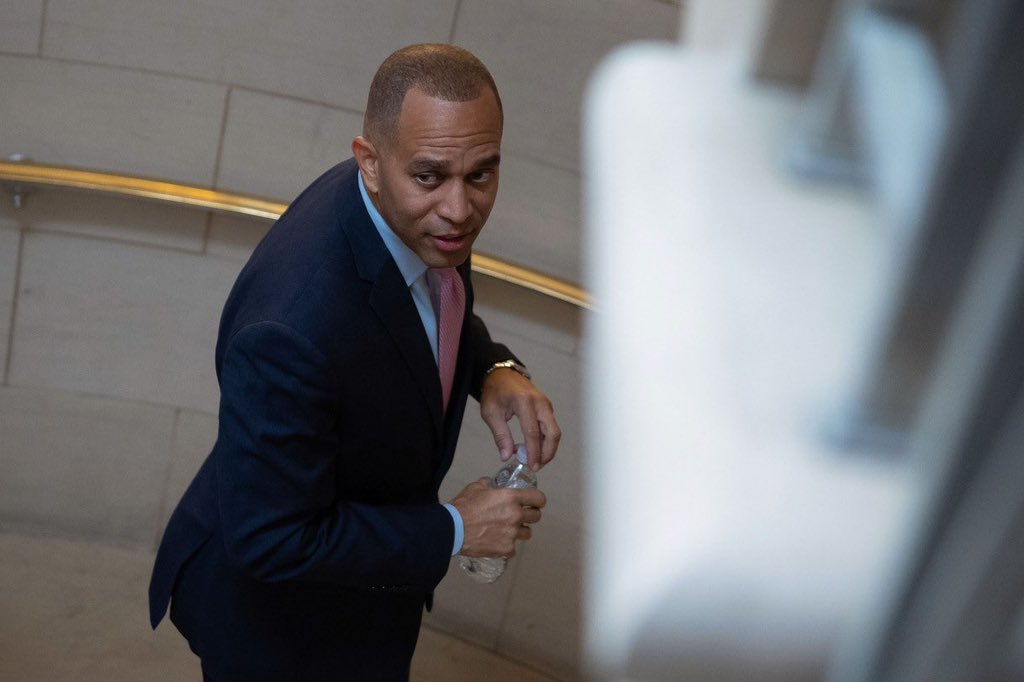 WHLeavitt's tweet image. Fresh leaks reveal that Hakeem Jeffries, the leader of the Democratic Party, was allegedly caught funding protests against DOGE, Musk, and Trump. 

Should Congress outlaw paying for protests or accepting payment to participate?

A. Huge Yes
B. No