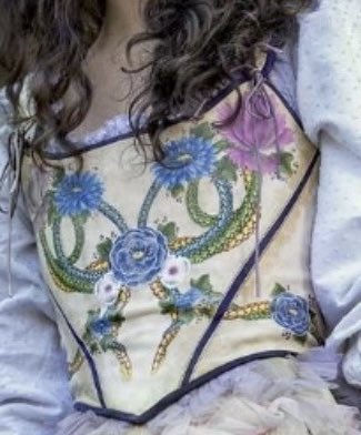 Lenore Dove with part of Lucy Gray’s corset sewn into the bottom of her skirt ☹️💘