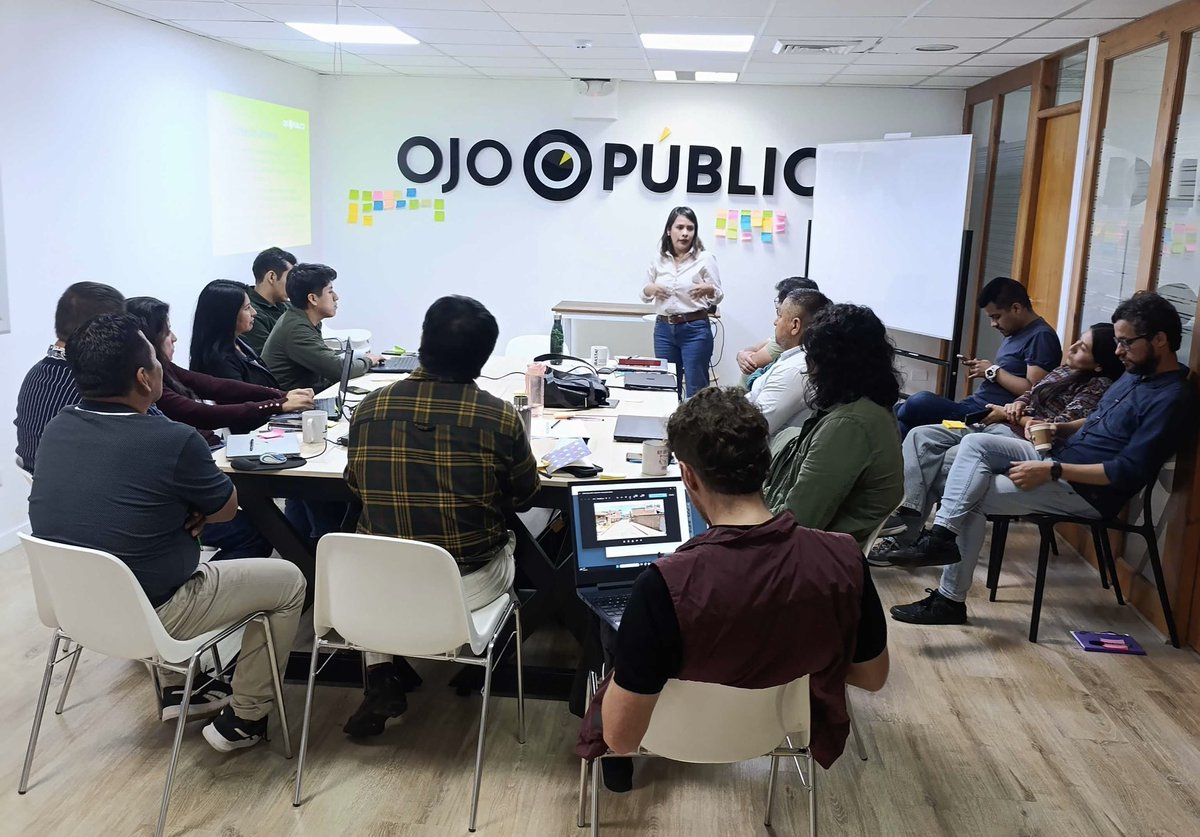 📍Periodistas de la Red Investigativa Regional de #OjoPúblico comparten conocimientos sobre reporteo, seguridad digital, ruta del dinero en campaña electoral, entre otros temas. <a href="/JorgeClavi63306/">Jorge Clavijo</a> <a href="/WilsonChilo15/">Wilson Chilo</a> <a href="/RadioUcamara/">Radio Ucamara</a> <a href="/YoselinAlfaro6/">Yoselin Alfaro</a> <a href="/reporteropro/">Jorge 'Potrillo' Carrillo</a> <a href="/MaghaliEstrada/">Magali Estrada</a>