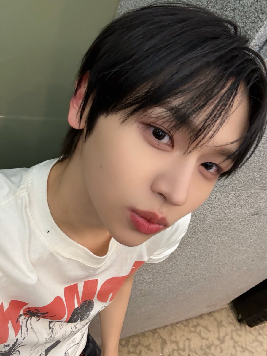 [🌠] #추유찬_DID
위딧이라는 이름이 생겼다는 소식..😳
진짜 너무 벅차고 행복해. 함께 쌓아온 시간들이 하나의 이름으로 완성된 것 같아서 더 소중해🌠 위딧이라는 이름 안에 담긴 뜻처럼 앞으로도 서로를 비추고 밀어주는 사이로 오래오래 같이 가자🤝
이름이 생긴 건 시작일 뿐이고 그 이름을 가장