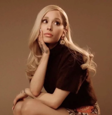 AboutMusicYT's tweet image. Ariana Grande has revealed she tested positive for COVID.