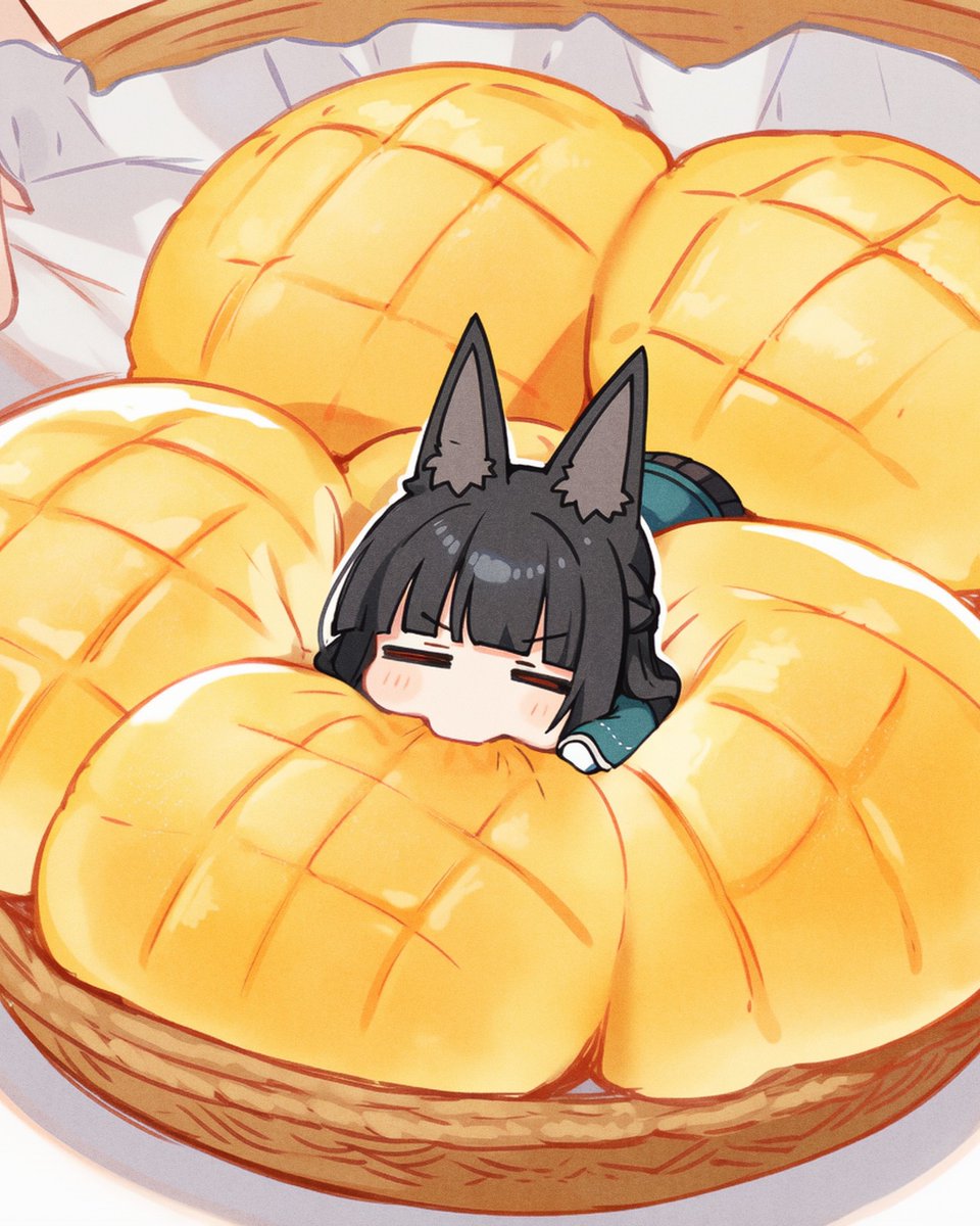 メロンパンに囲まれる修行中の雅さん