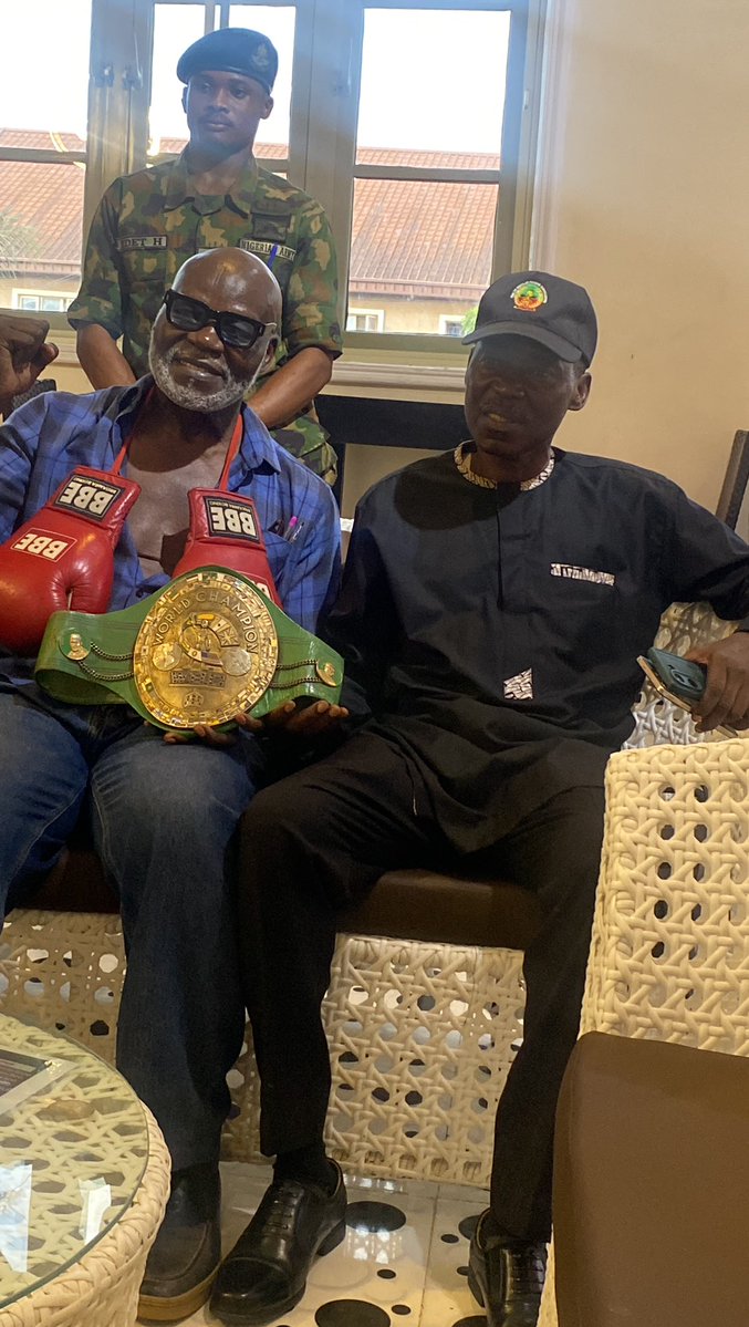 Fightgistmedia's tweet image. Legendary Bash Ali has arrived in Lagos ahead of his exhibition bout on the New Era Boxing Promotion card, scheduled for Saturday, November 22nd, at Shalom Park and Event Center, Igando, Lagos.

.
#fightgistmedia #boxing #BashAli #ShalomParkevent