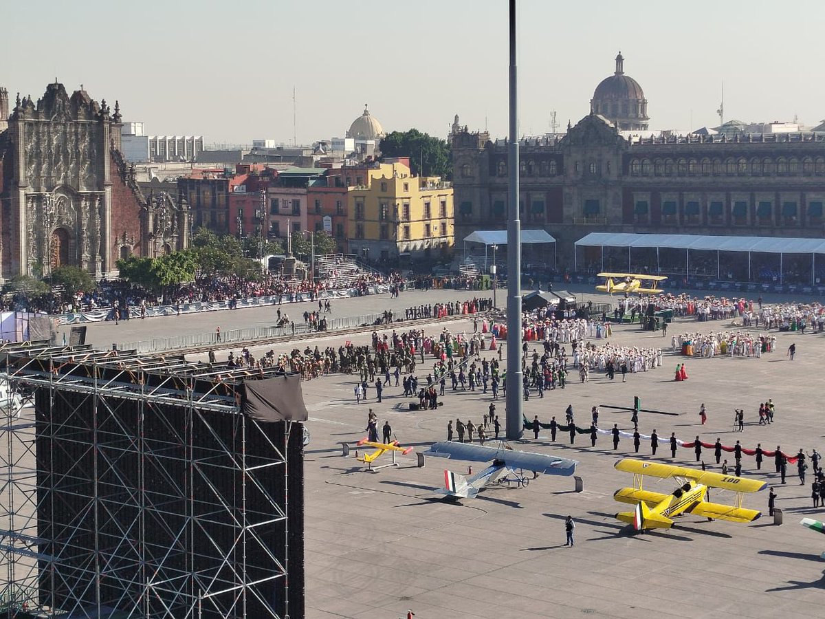 HalconOnce's tweet image. Alistan los últimos detalles para dar inicio al #desfile por el 115 aniversario de la #RevoluciónMexicana en la plancha del #Zócalo de la #Cdmx.