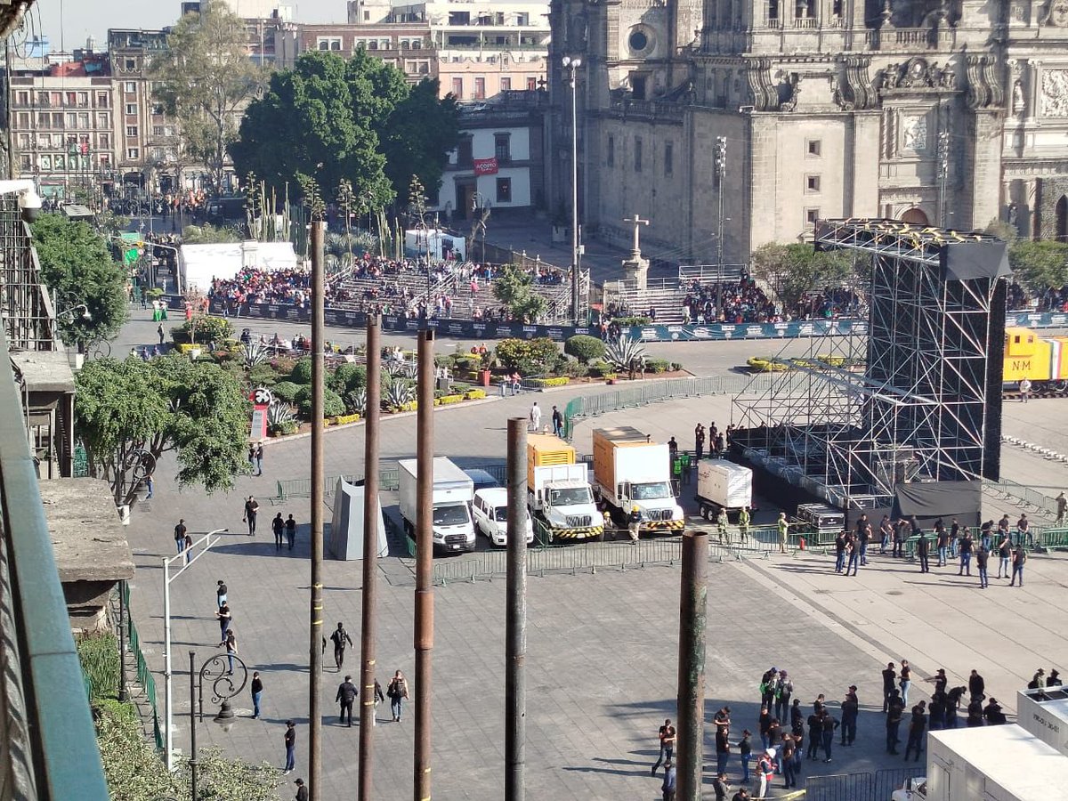 HalconOnce's tweet image. Alistan los últimos detalles para dar inicio al #desfile por el 115 aniversario de la #RevoluciónMexicana en la plancha del #Zócalo de la #Cdmx.