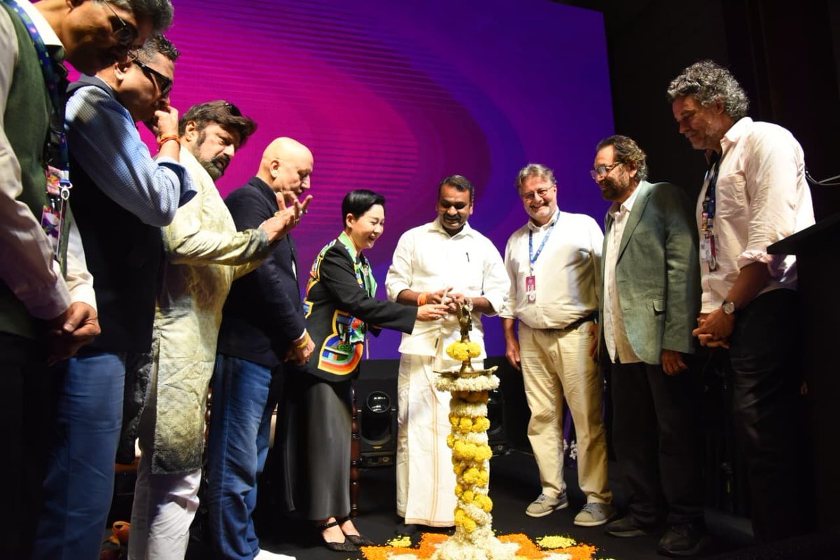 PIBImphal's tweet image. #WAVESFilmBazaar 2025 গা লোয়ননা ৫৬ শুবা #IFFI হৌখ্রে!

গৱাগী পনাজিদা ৫৬ শুবা #InternationalFilmFestivalOfIndia দা ইনফোর্মেসন অমসুং ব্রোদকাষ্টিংগী মিনিষ্টর ওফ ষ্টেৎ @DrLMurugan না WAVES Film Bazaar 2025 হৌদোকখ্রে।

 #IFFIGoa #IFFI56