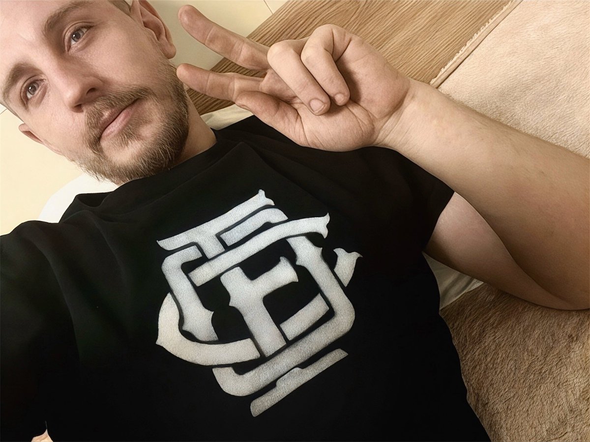 _Serg0x_'s tweet image. That’s me 😂 Handsome, right? 😂 And my T-shirt is fire ⚽️😏🔥