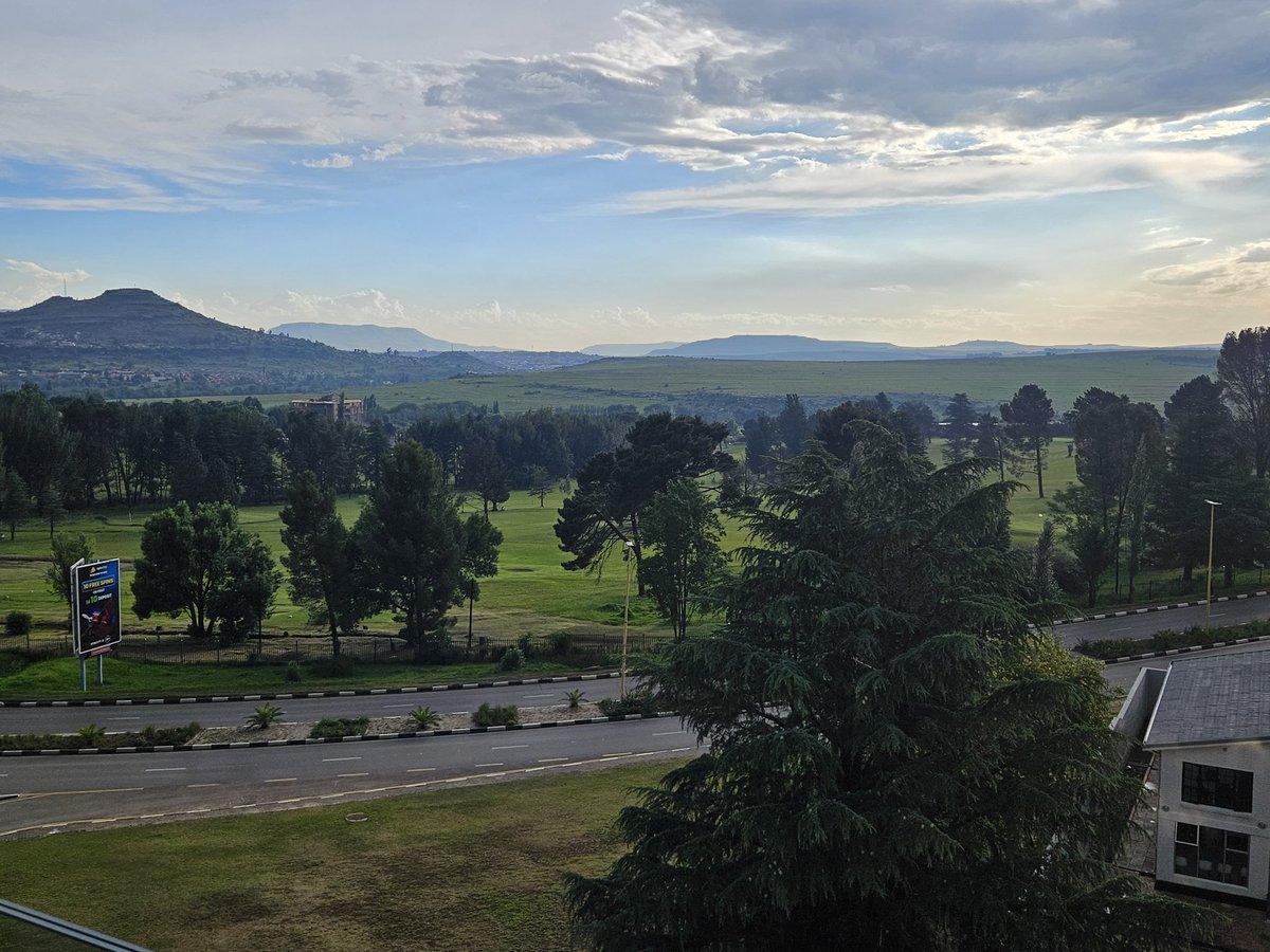RealDoctorC's tweet image. 🇱🇸⛳️🇿🇦
Imagine an 18 hole golf course spreading across two countries. This could be it. Cos if not, why not? 😜🤔

#VisitLesotho #Lstwitter