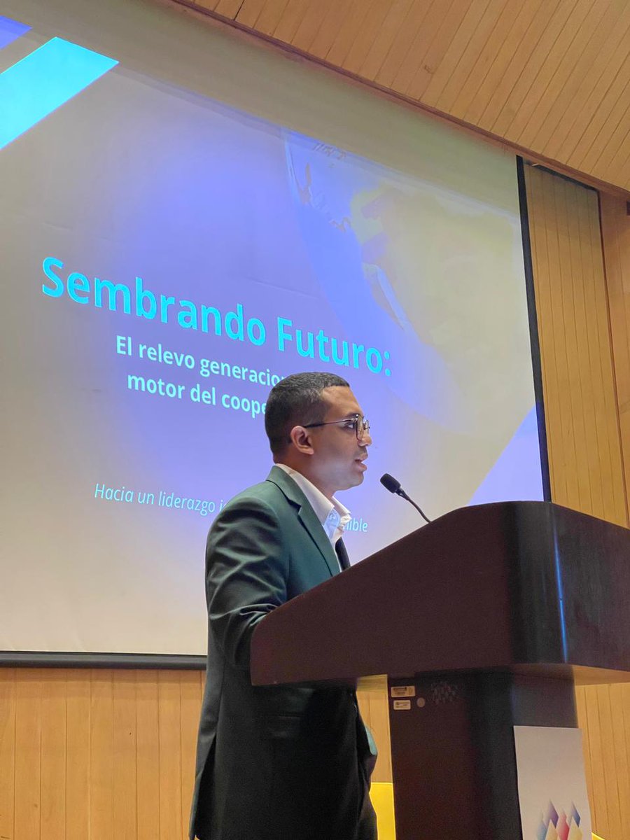 InformativosTA's tweet image. #NacionalesTA I Alexander Nova Cruz fija posición sobre el relevo generacional en dos foros internacionales de cooperativismo

Más detalles en el link 
informativosta.com.do/2025/11/20/ale…

#foros #cooperativismo #InformativosTA #teleantillas