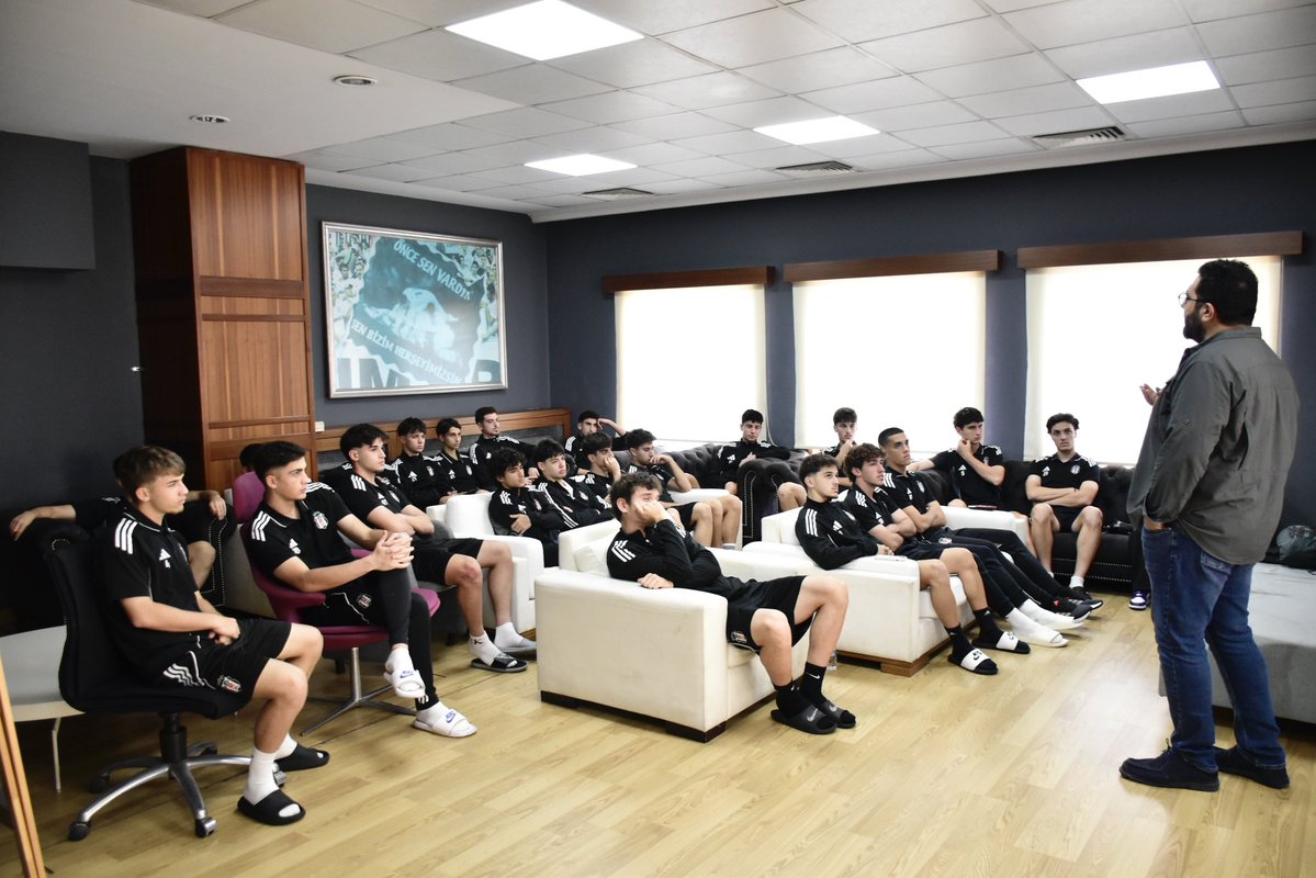 BjkAkademi's tweet image. U-19 Akademi Takımımızın Sporcuları, ‘Bağımlılık Farkındalığı Eğitimi’ne Katıldı

🔗 bjk.com.tr/tr/haber/92938