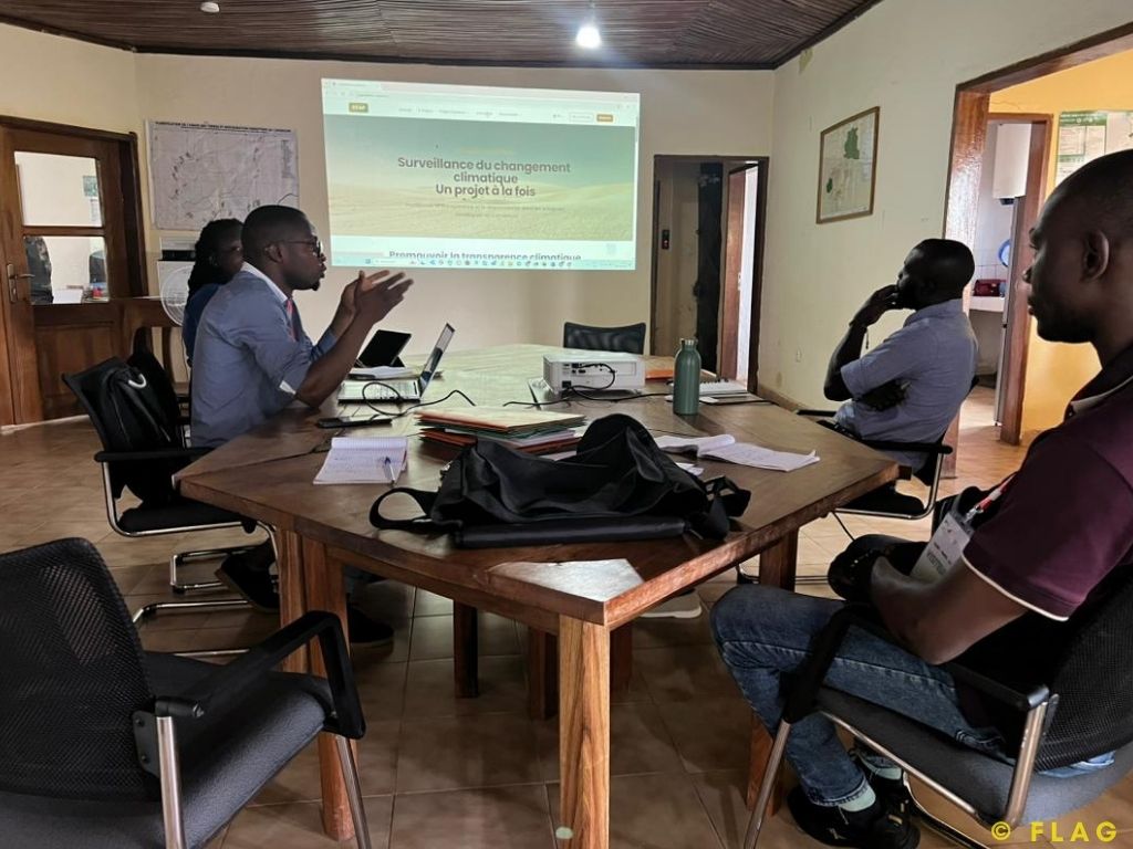 FlagCameroon's tweet image. 🌱La #Commune de #Yoko et #Ecodev, pionniers du #CCAP, un portail qui rend chaque action climatique visible, géolocalisée et vérifiable. 02 projets déjà intégrés : une vraie culture de redevabilité en marche.  Vers une gouvernance climatique accessible à tous. #CommunautésLocales