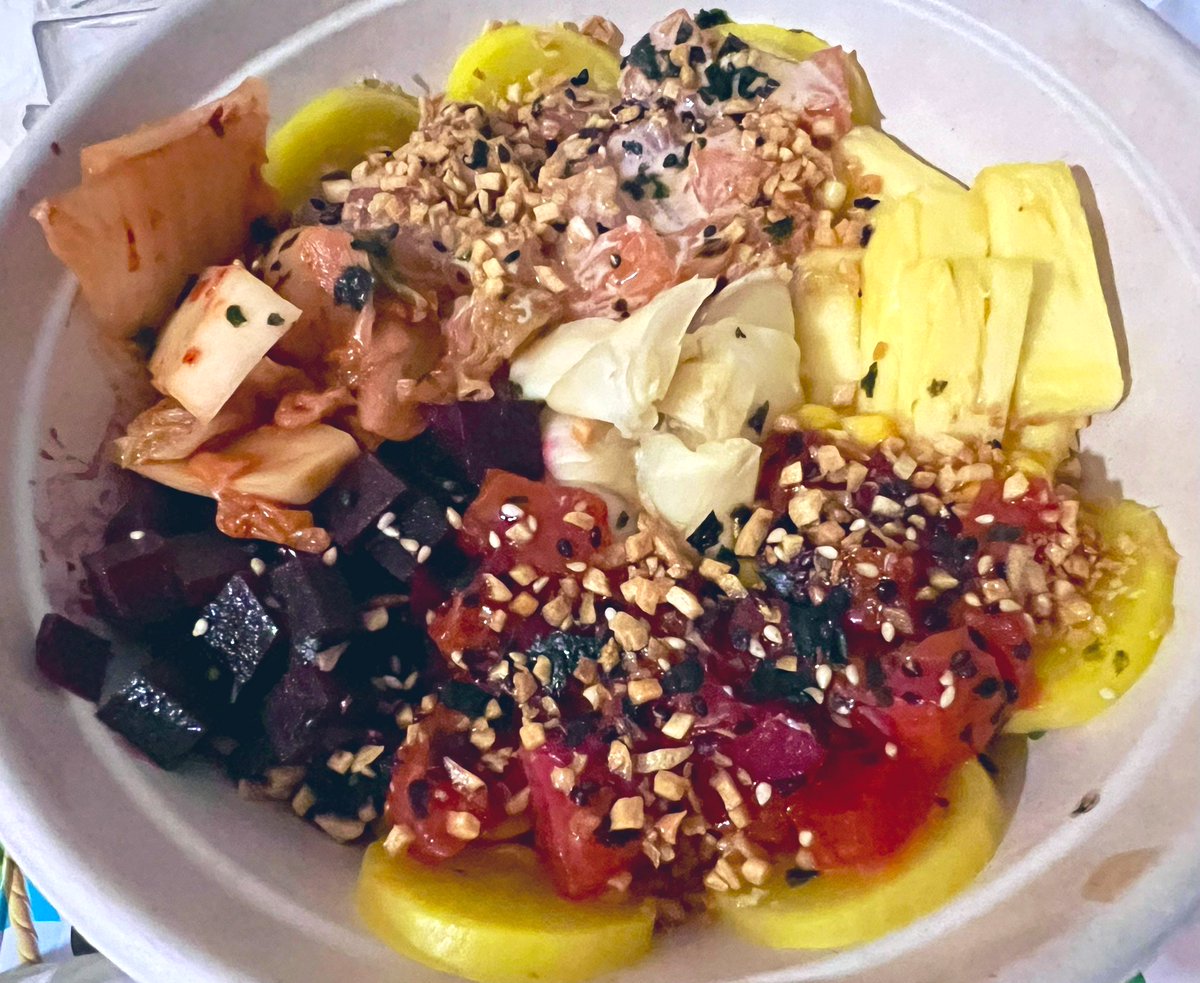 LeighTobes's tweet image. Changed up the #poke 🐟 *Now Serving* Grove Poke (Vienna, Va) 
1-Salmon raw plain, tuna raw plain, beets, avocado, pineapple, edamame, steamed spinach, Masago eggs, nori
2-Ahi tuna raw Korean spicy, salmon raw sesame soy, kimchi, beets, pickled radish, pineapple, fried garlic 😚