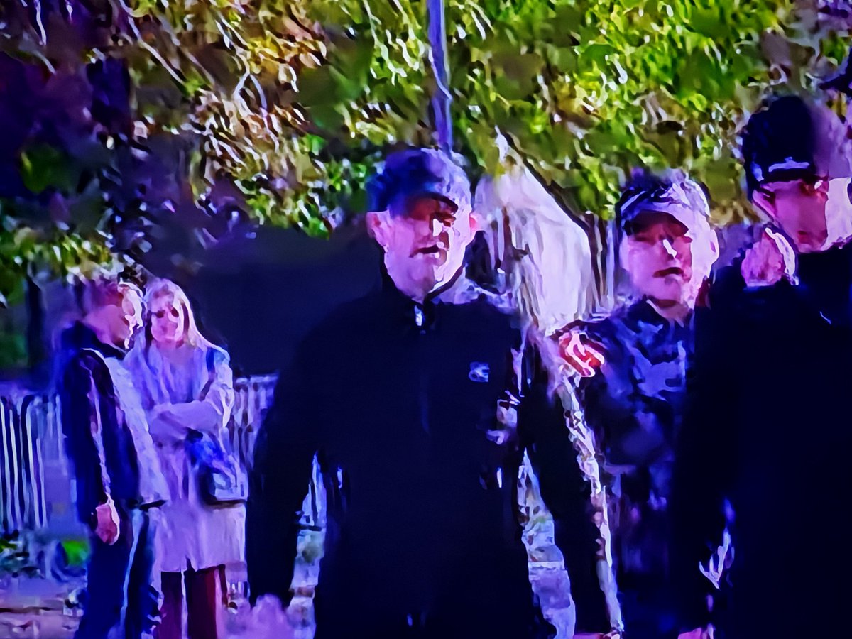 BraticVlad3613's tweet image. IME NARKOMANA IZ ĆACILENDA NAPADAČA  NA EKIPU N1 JE VLADAN SRETENOVIĆ.  GOVNO JE ROBIJAO 15 GODINA ZA UBISTVO. DELITE DA ŠTO VIŠE LJUDI VIDI OVO SMEĆE.