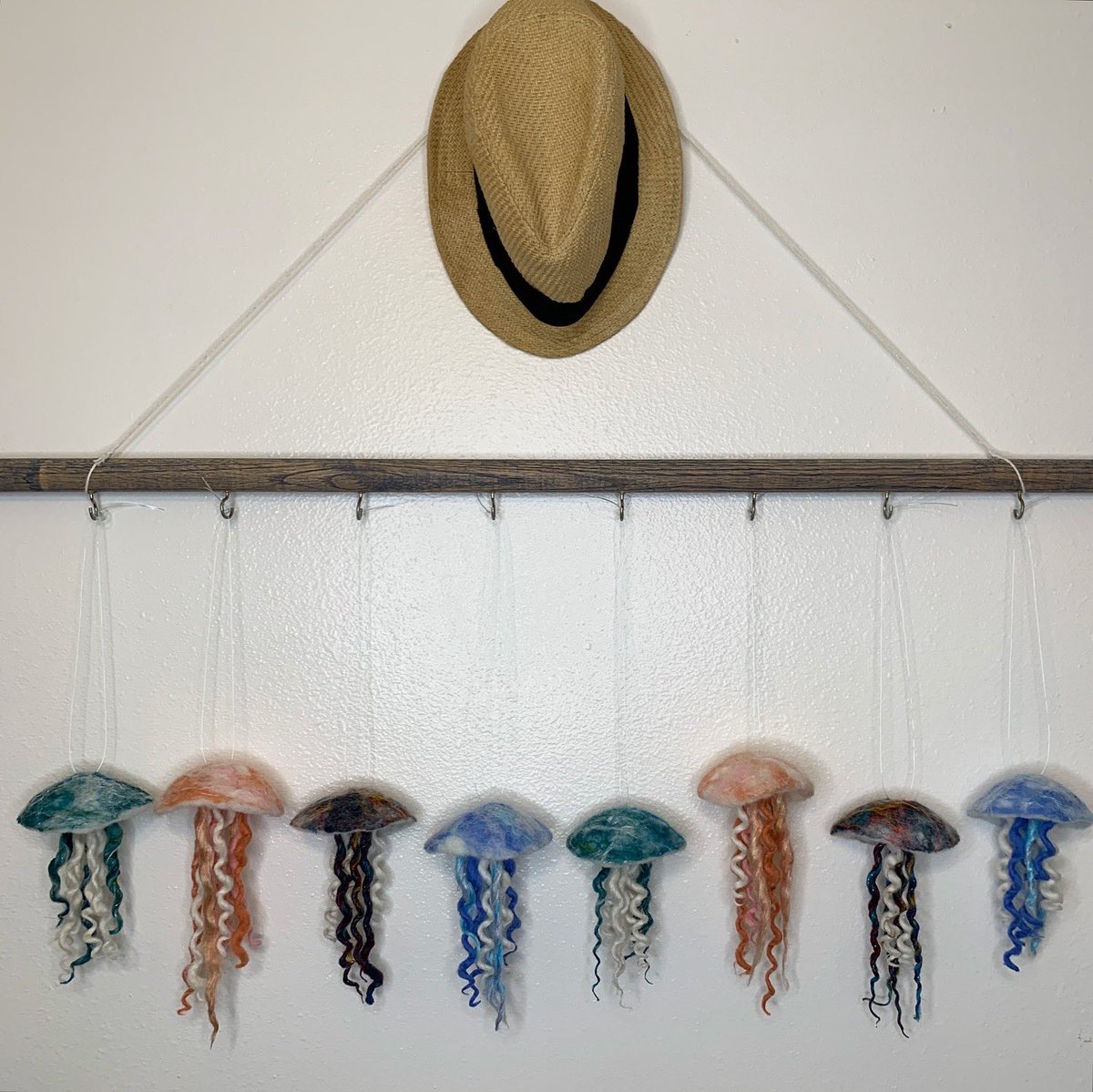 A new collection of Jellyfish Colors. The Felt Jellyfish Tutorial is live on SnowflakeForest Felting YouTube Channel. Happy Felting 🌬️🪼🧜🏼‍♀️❄️🌲
#mermadefelting #snowflakeforest #fiberarts #fiberartist #icelynsfelting #needlefelting #needlefelted 
youtu.be/-5qDoT6TdtM?si…