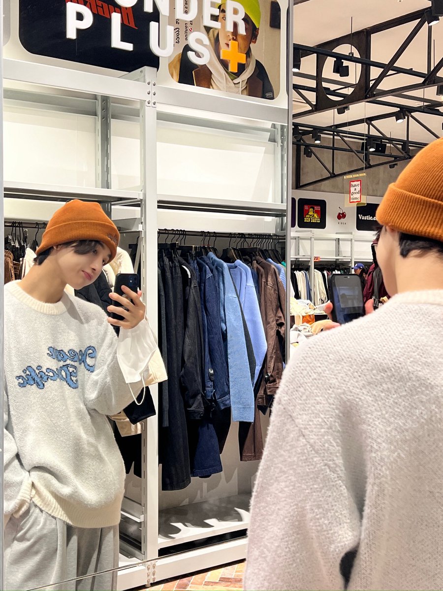 zeroforwoo's tweet image. 옷 익숙하다 했는데 ㅋ.ㅋ