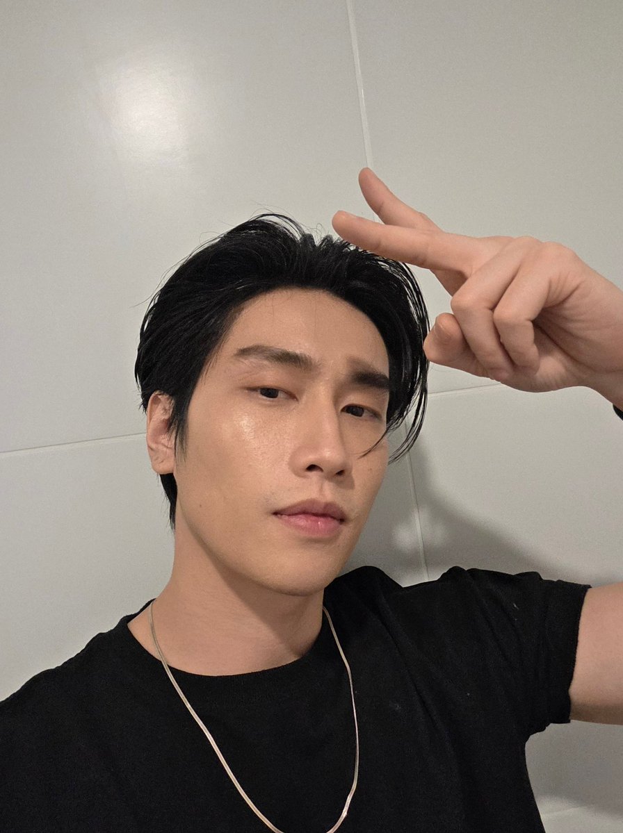 biblesumett's tweet image. ขอบคุณทุกคนที่มาให้กำลังใจนะครับทุกคนเก่งมากเลย กลับบ้านกันดีๆนะครับ Good Night love you all 😴
#GiorgioArmanixBible
#GiorgioArmani #ArmaniArchivio