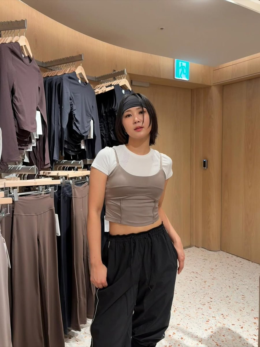 _SoonLip_'s tweet photo. #lululemon #lululemonkr
#PROWDMON
#민즈 #함지 #다이아 #윈지 https://t.co/1OR6KV5gkV