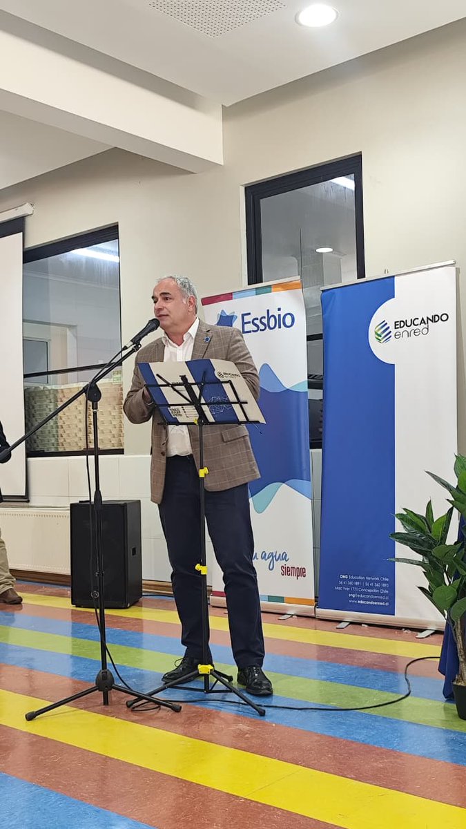 essbio's tweet photo. Lanzamos la 1era edición de “Programa de Fortalecimiento Educativo AQUA”, que busca potenciar el desarrollo de estudiantes de liceos técnicos profesionales en instalaciones sanitarias, reforzando tanto sus capacidades técnicas como sociolaborales 🤝👏 🧑🏭👩🏭 #EducandoEnRed #Coemco https://t.co/654ulNNbr5