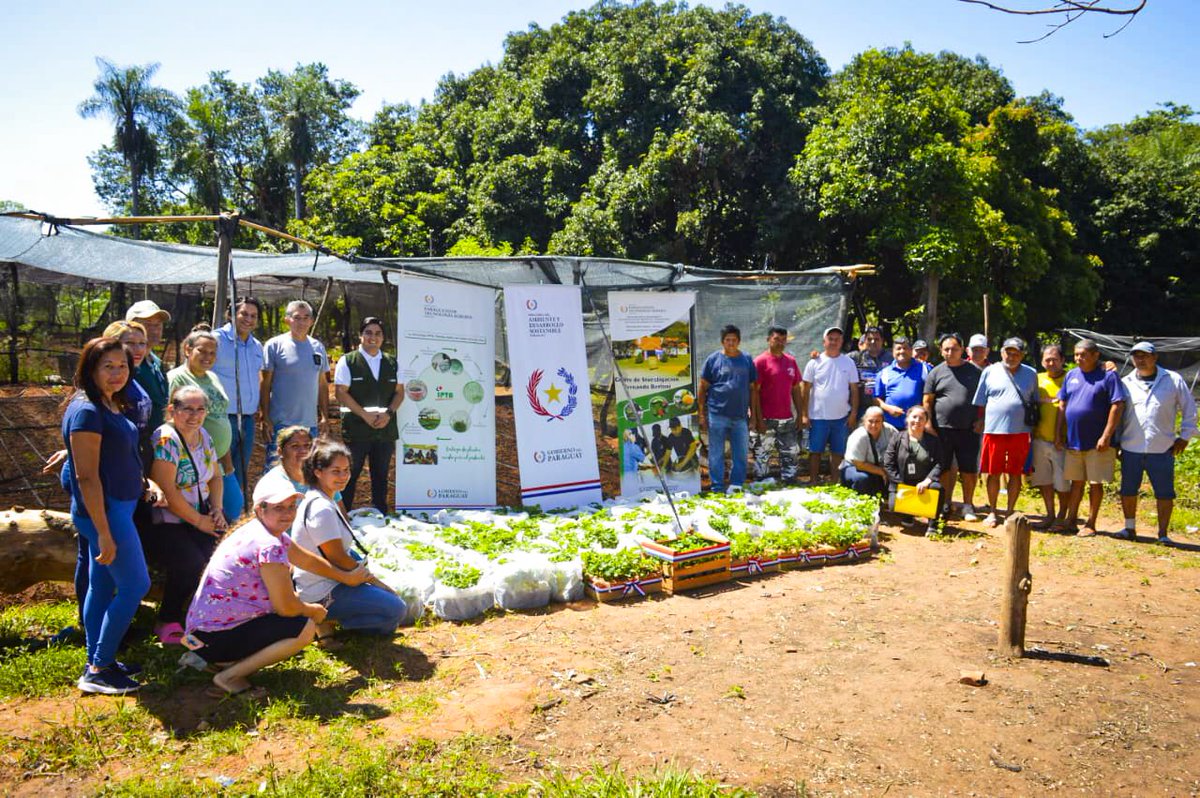 mambiente_py's tweet image. MADES e IPTA trabajan de manera institucional para fortalecer la producción frutihortícola en Areguá n9.cl/1bogb @IPTA_Paraguay @RdnPY @rnpy920am @ParaguayTVHD @1000_am @PresidenciaPy @ViceParaguay