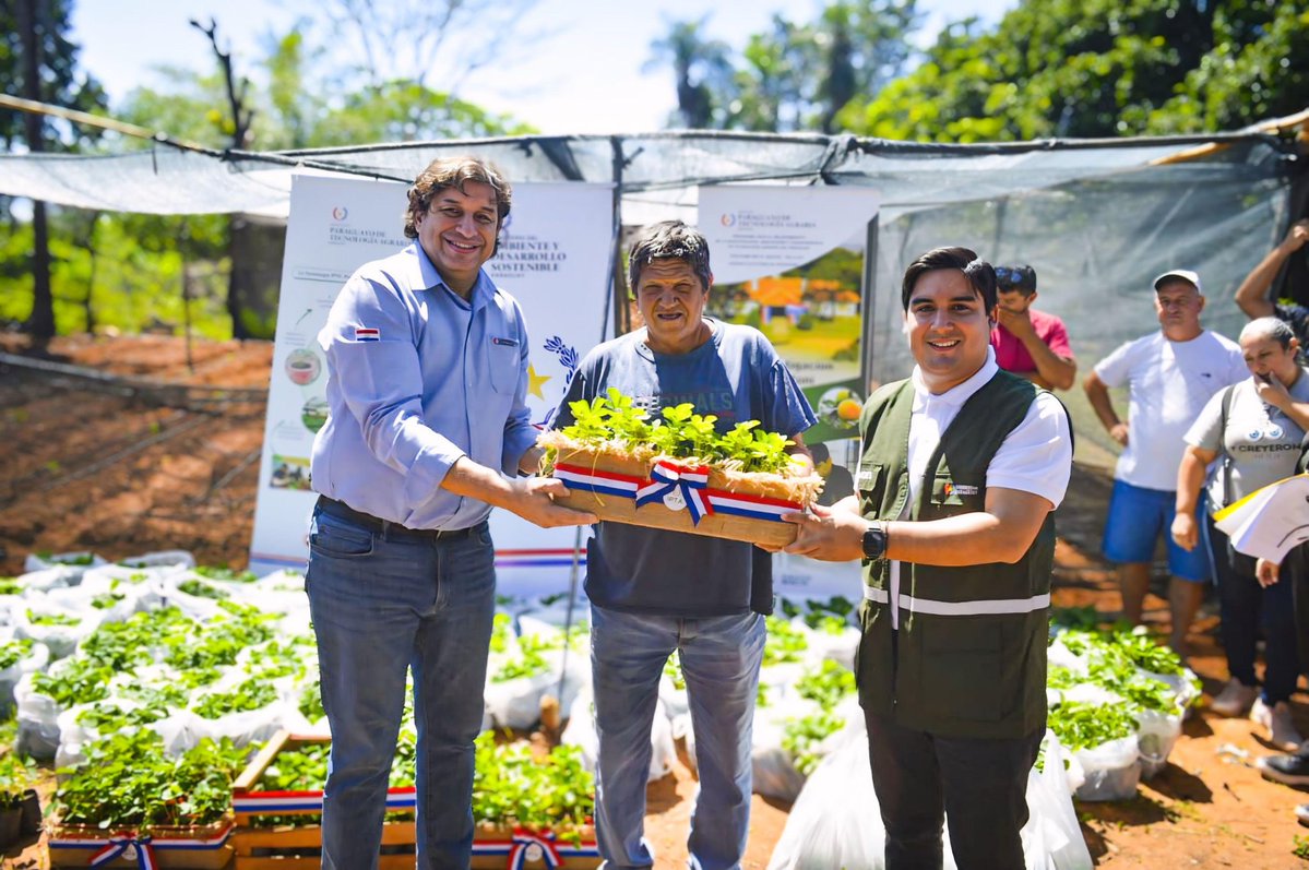 mambiente_py's tweet image. MADES e IPTA trabajan de manera institucional para fortalecer la producción frutihortícola en Areguá n9.cl/1bogb @IPTA_Paraguay @RdnPY @rnpy920am @ParaguayTVHD @1000_am @PresidenciaPy @ViceParaguay