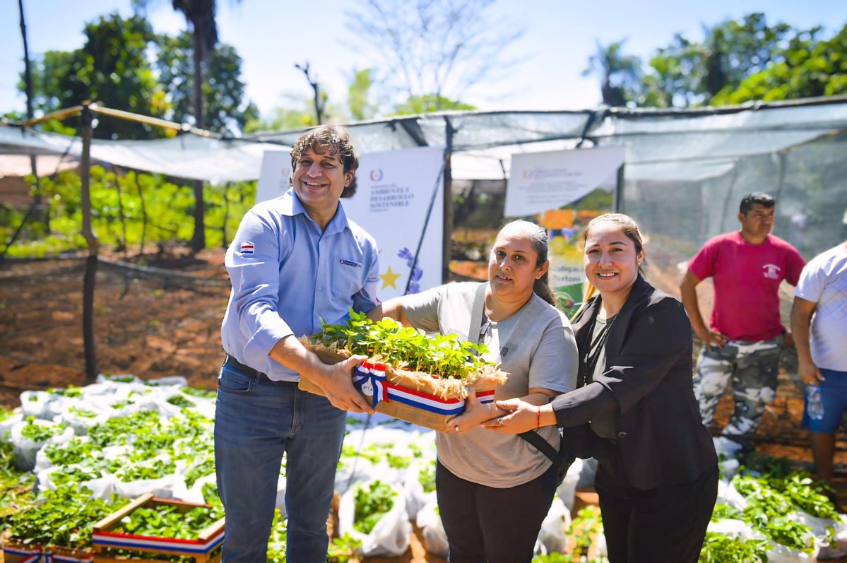 mambiente_py's tweet image. MADES e IPTA trabajan de manera institucional para fortalecer la producción frutihortícola en Areguá n9.cl/1bogb @IPTA_Paraguay @RdnPY @rnpy920am @ParaguayTVHD @1000_am @PresidenciaPy @ViceParaguay