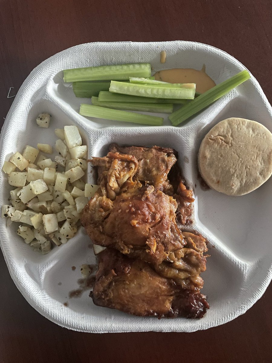 G_4lyfe's tweet image. When the lady in the cafeteria knows you about your protein. #teachersofx #macros