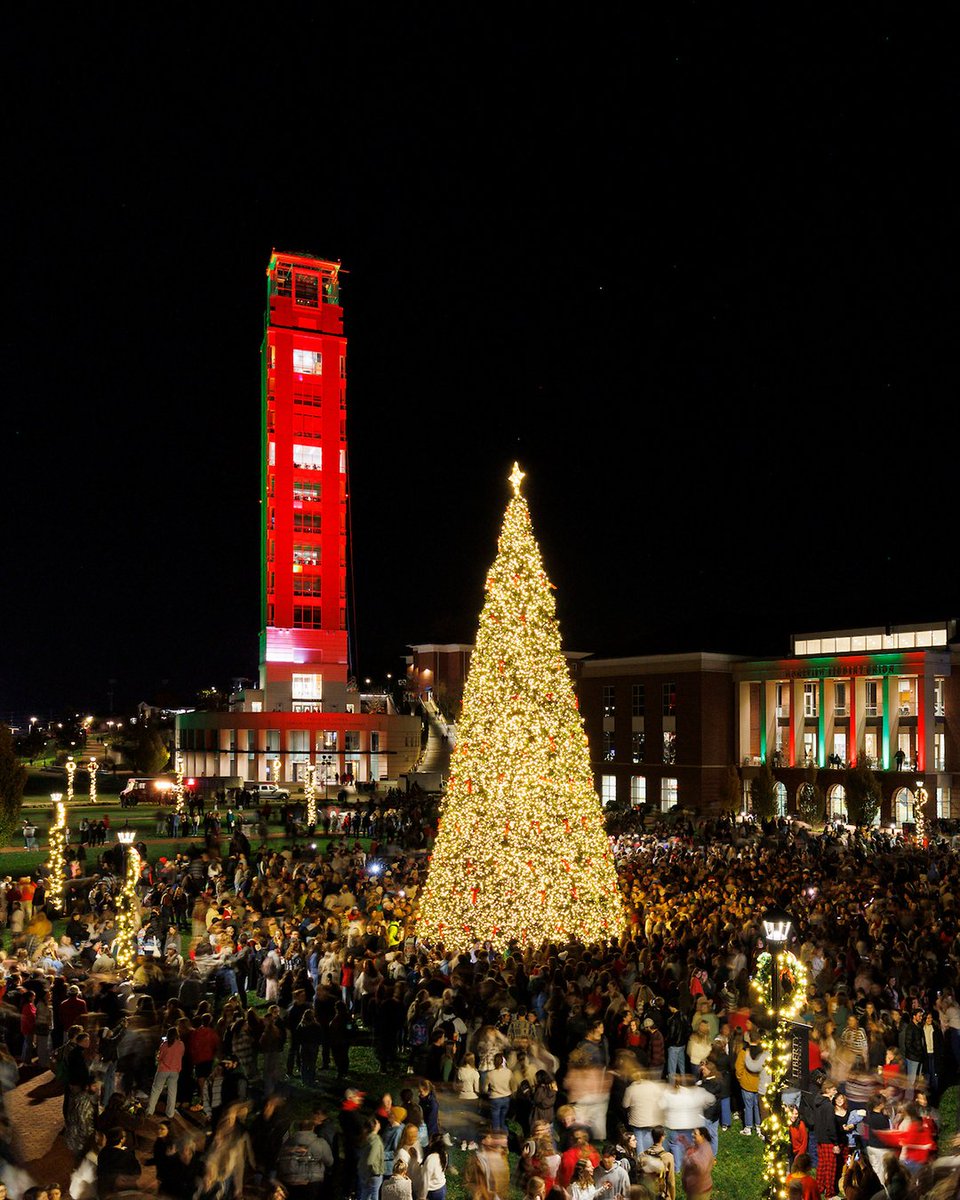 libertyuonline's tweet image. A beautiful scene from the recent Christmas tree lighting on campus. #christmas #tree #campus #beauty #libertyuniversity #libertyuonline