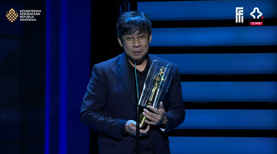 YANDY LAURENS
Sore Istri Dari Masa Depan
SUTRADARA TERBAIK!

#FFI2025